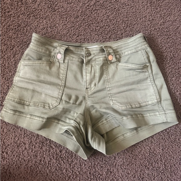 BKE Mollie Stretch Short - Picture 1 of 3